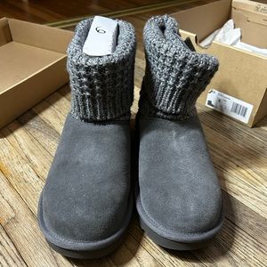 Ugg classic solene mini bootie 
Gray
Size 6